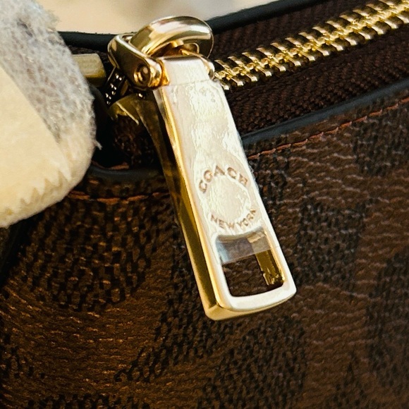 👜 Coach Charlotte Shoulder Bag Signature Canvas Copper NWT - Picture 9 of 15